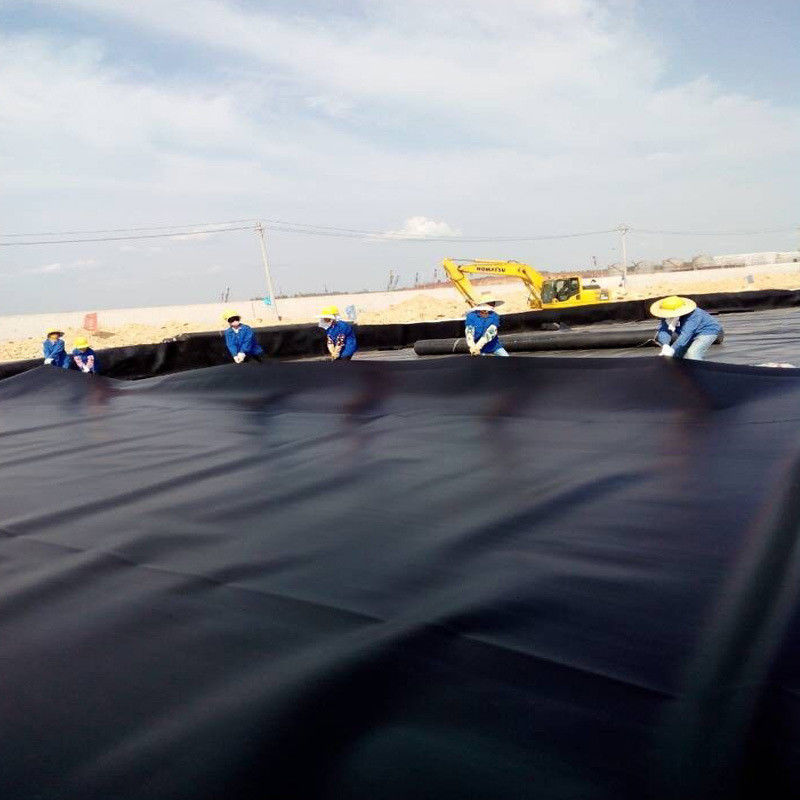 স্থিতিশীল কালো এইচডিপিই জিওমেমব্রেন পুকুর লিনার 0.5 মিমি ₹ 2.0 মিমি সার্কুলার ফিশ ট্যাঙ্ক, অ্যাকোয়াকুলচার পুকুর, জল সঞ্চয়কারী জলাধার এবং বাঁধ জলরোধী অ্যাপ্লিকেশনগুলির জন্য