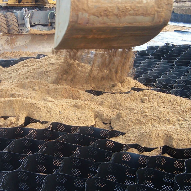 টেক্সচার্ড এবং ছিদ্রযুক্ত HDPE প্লাস্টিক জিওসেল গ্রিড যা ড্রাইভওয়ের স্থিতিশীলতা, রাস্তার ভিত্তি শক্তিশালীকরণ, পার্কিং লট এবং ঢাল রক্ষার জন্য ব্যবহৃত হয়