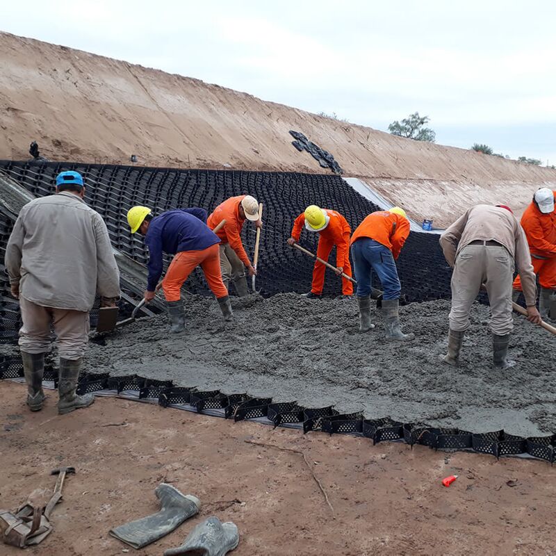এইচডিপিই জিওসেল প্লাস্টিকের ড্রাইভওয়ে গ্রাবল এইচডিপিই জিওসেল সড়কের মাটি নিয়ন্ত্রণের জন্য সড়ক শক্তিশালীকরণ ঢাল সুরক্ষা ক্ষয় নিয়ন্ত্রণ গ্রাবল হাইওয়ে